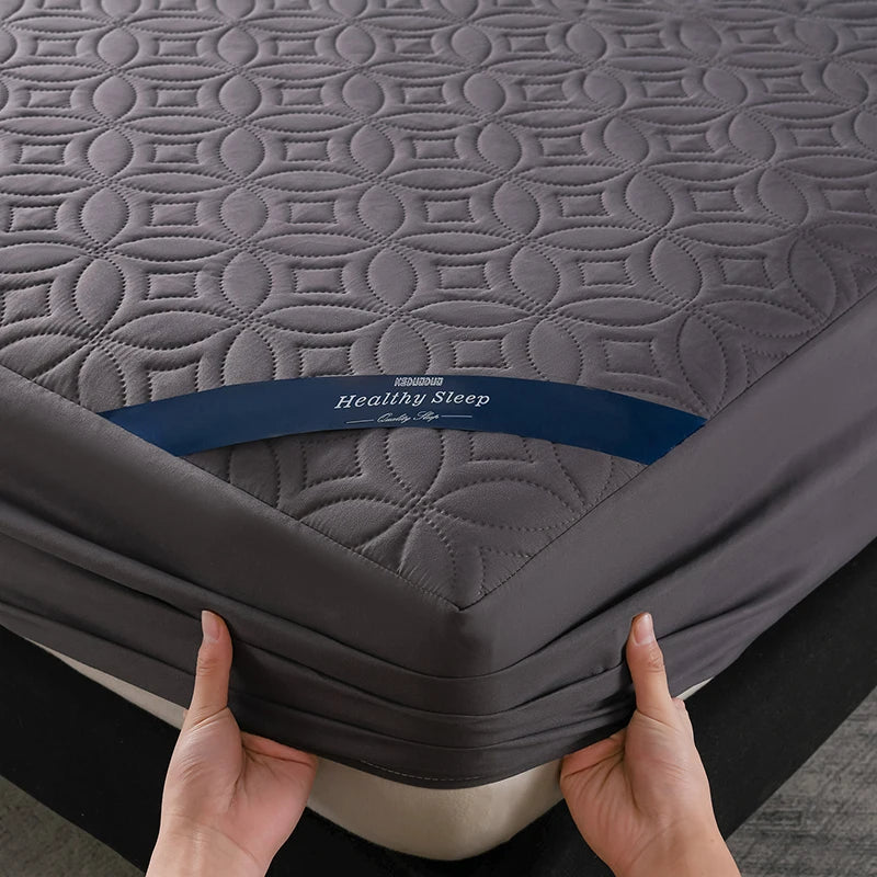 Protetor de Colchão Ultrassônico Acolchoado Impermeável Antibacteriano Respirável Ultramacio Silencioso com Elástico para Colchões de até 30CM de Profundidade
