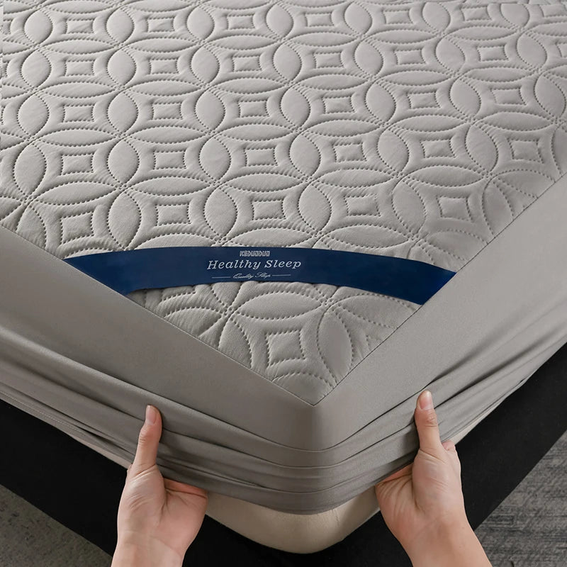 Protetor de Colchão Ultrassônico Acolchoado Impermeável Antibacteriano Respirável Ultramacio Silencioso com Elástico para Colchões de até 30CM de Profundidade