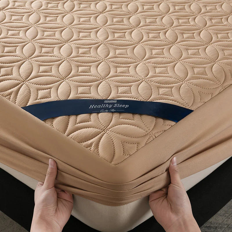 Protetor de Colchão Ultrassônico Acolchoado Impermeável Antibacteriano Respirável Ultramacio Silencioso com Elástico para Colchões de até 30CM de Profundidade